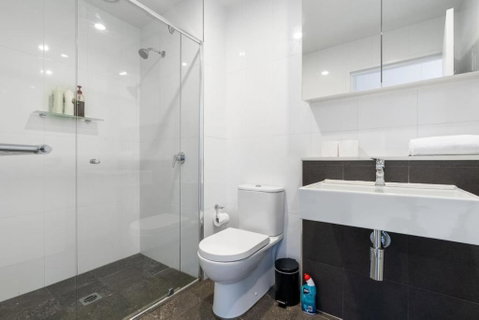 Roomy 2BR 2BA City-Centre Apt - Schoolies Week Accommodation 3