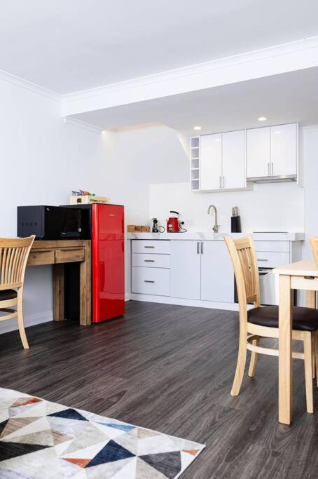 Salamanca Getaway Battery Point - Schoolies Week Accommodation 0