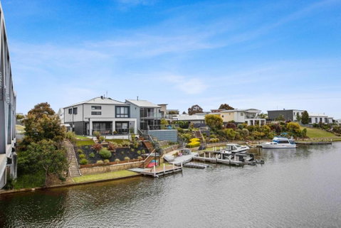 Riviera View - Schoolies Week Accommodation 3