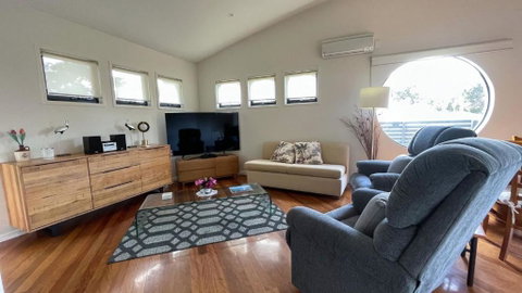 Romantic Retreat Inverloch - Schoolies Week Accommodation 0