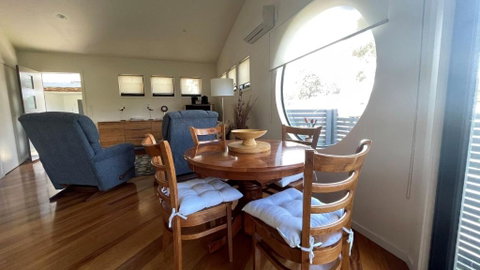 Romantic Retreat Inverloch - Schoolies Week Accommodation 1