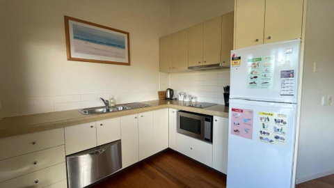 Romantic Retreat Inverloch - Schoolies Week Accommodation 3