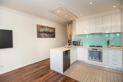 Rome Sky Villa - Schoolies Week Accommodation 3