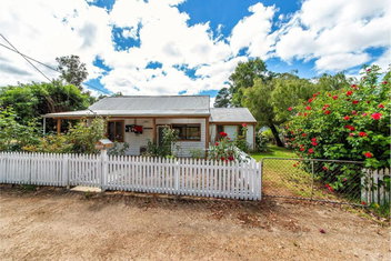Rose Cottage Nannup with Schoolies Week Accommodation