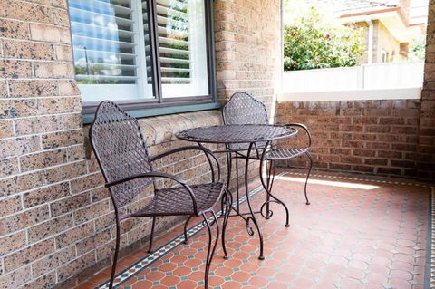 Rose Hill On Hamer, 1940s Charming Cottage Near Cook Park - Schoolies Week Accommodation 3