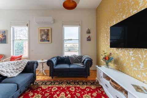 Rose Villa Heritage Home With Parking & WiFi - Schoolies Week Accommodation 3