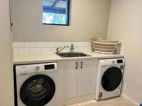 Rosella - Bushland Hideaway - Schoolies Week Accommodation 2
