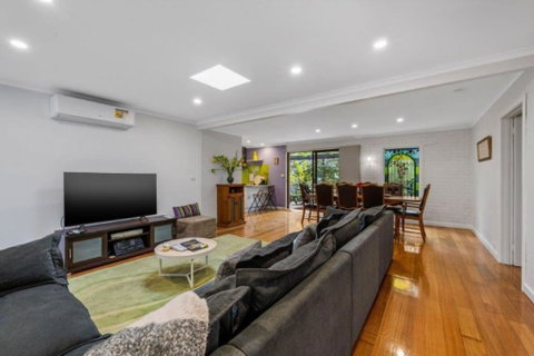 Roses On The River - An Absolute River Frontage Cottage - Schoolies Week Accommodation 0
