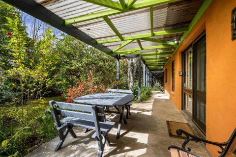 Roses On The River - An Absolute River Frontage Cottage - Schoolies Week Accommodation 2