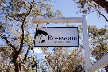 Rosewood Cottage with Schoolies Week Accommodation