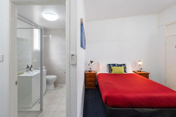 Royal Motel Tenterfield with Schoolies Week Accommodation