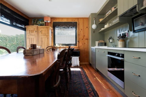 Rustic Barn By The Bay - Schoolies Week Accommodation 3