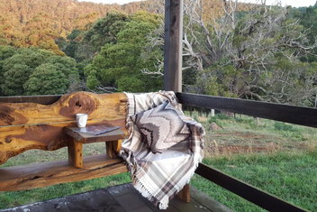 Rustic Hut Bush Retreat with Schoolies Week Accommodation