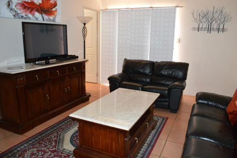 Ruthmor Villas - Schoolies Week Accommodation 0