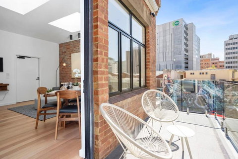 Sanctuary At Saddlers - Where Rustic Meets Refined - Schoolies Week Accommodation 0