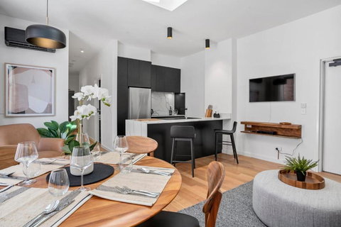 Sanctuary At Saddlers - Where Rustic Meets Refined - Schoolies Week Accommodation 3