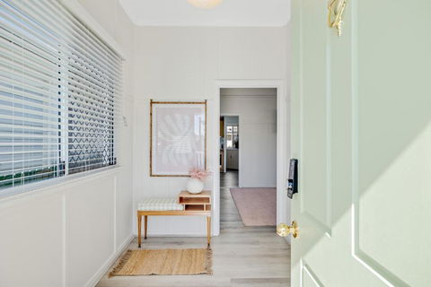 Sage Cottage! CBD Perfection! - Schoolies Week Accommodation 3
