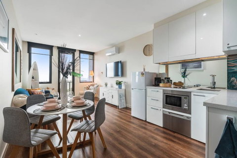 Sails By The Bay - Ocean Views - Wi-Fi - Netflix - Schoolies Week Accommodation 1