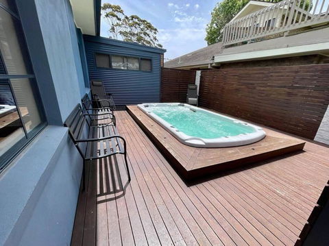 Sails To Sea - 4 Bedroom Pet Friendly Private Pool - Schoolies Week Accommodation 0