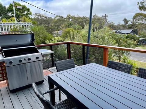 Sails To Sea - 4 Bedroom Pet Friendly Private Pool - Schoolies Week Accommodation 3