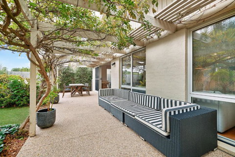 Salt Air Hideaway With Lush Backyard - Schoolies Week Accommodation 2