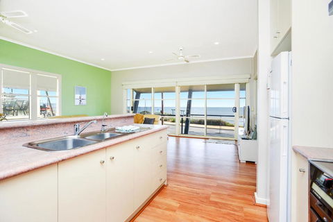 Salt - Aldinga Beach - C21 SouthCoast Holidays - Schoolies Week Accommodation 3