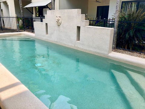 Salt & Sand - Tropical Oasis Footsteps To Beach - Schoolies Week Accommodation 2