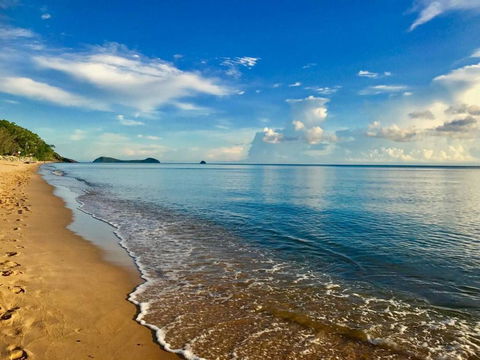 Salt & Sand - Tropical Oasis Footsteps To Beach - Schoolies Week Accommodation 3