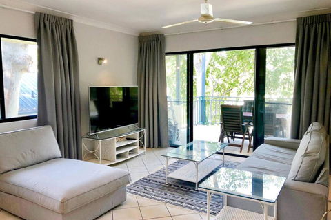 Salt & Sand - Tropical Oasis Footsteps To Beach - Schoolies Week Accommodation 1