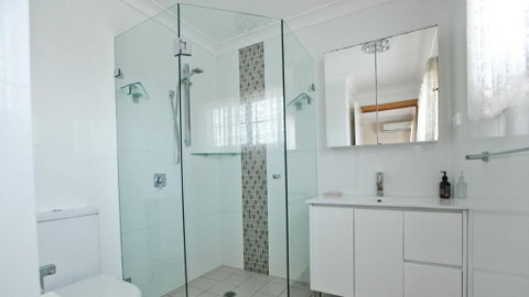 Salt Water Villa Bermagui Four Bedroom Central Location With Wifi - Schoolies Week Accommodation 3