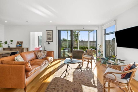 Saltbush By The Park - Schoolies Week Accommodation 0