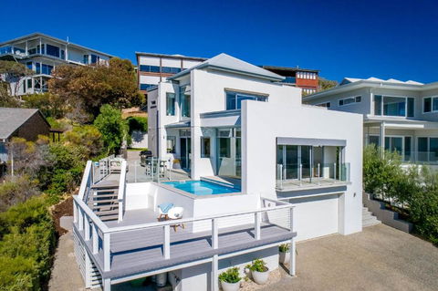 Salty Kiss I Private Properties - Schoolies Week Accommodation 1