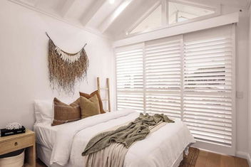 SALTY PALMS On HENLEY -THREE with Schoolies Week Accommodation