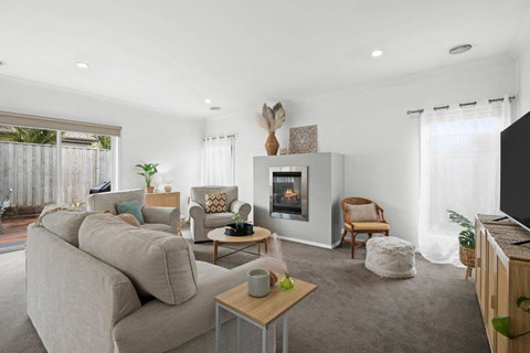 Salty Sage Beach House - Schoolies Week Accommodation 0