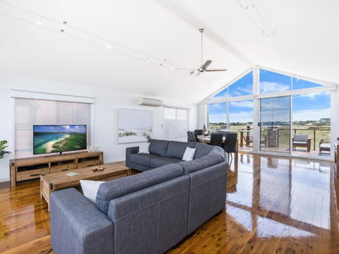 Saltys - Schoolies Week Accommodation 3
