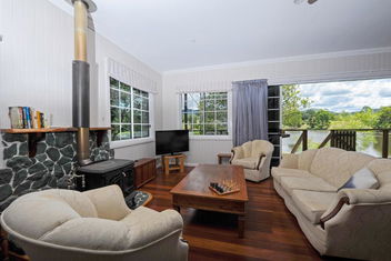 Samford Lakes with Schoolies Week Accommodation