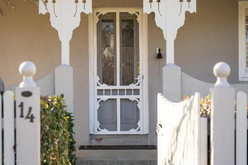 Sampson Cottage - Historic Charm with Schoolies Week Accommodation