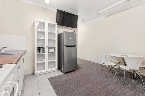Sanctuary Resort Motor Inn - Schoolies Week Accommodation 1
