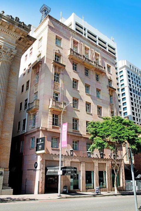 Rothbury Hotel - Schoolies Week Accommodation 0