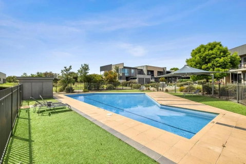 Sands Coastal Villa Close To Pool, Beach And Golf - Schoolies Week Accommodation 2