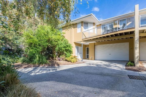 Sandpiper 5 - Close To Town And Beach - Schoolies Week Accommodation 0