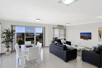Sandy Cove Apartment The Entrance 45 with Schoolies Week Accommodation