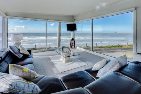 Sandy Cove - Schoolies Week Accommodation 0