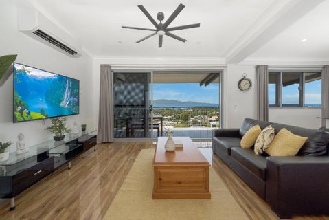 SEA-Renity On Castle Hill - Schoolies Week Accommodation 2