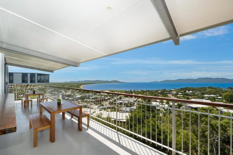 SEA-Renity On Castle Hill - Schoolies Week Accommodation 0