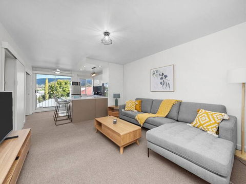 Sandy Bay Apartment With Hobart River View, Near UTAS - Stroll To Cafes And Shops - Schoolies Week Accommodation 0