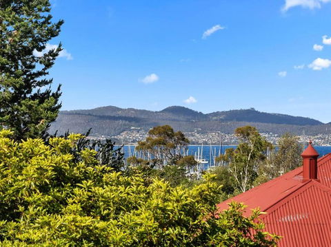 Sandy Bay Apartment With Hobart River View, Near UTAS - Stroll To Cafes And Shops - Schoolies Week Accommodation 1