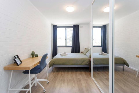 Simple Charm - Schoolies Week Accommodation 0