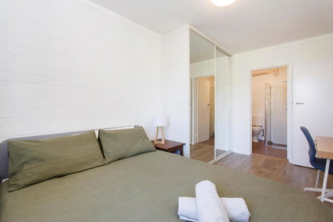 Simple Charm - Schoolies Week Accommodation 1