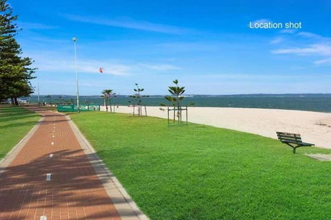 Stroll To The Beach In 5 Min! - Schoolies Week Accommodation 0